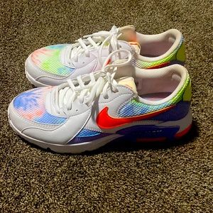 These shoes are very comfortable to wear.They have been warn but not that much.